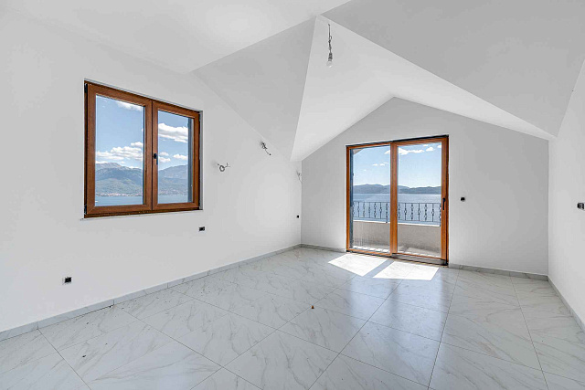 Spacious and bright apartments with panoramic sea views — photo 23